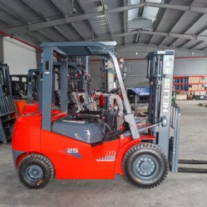 Xe nâng dầu heli 2,5 tấn
