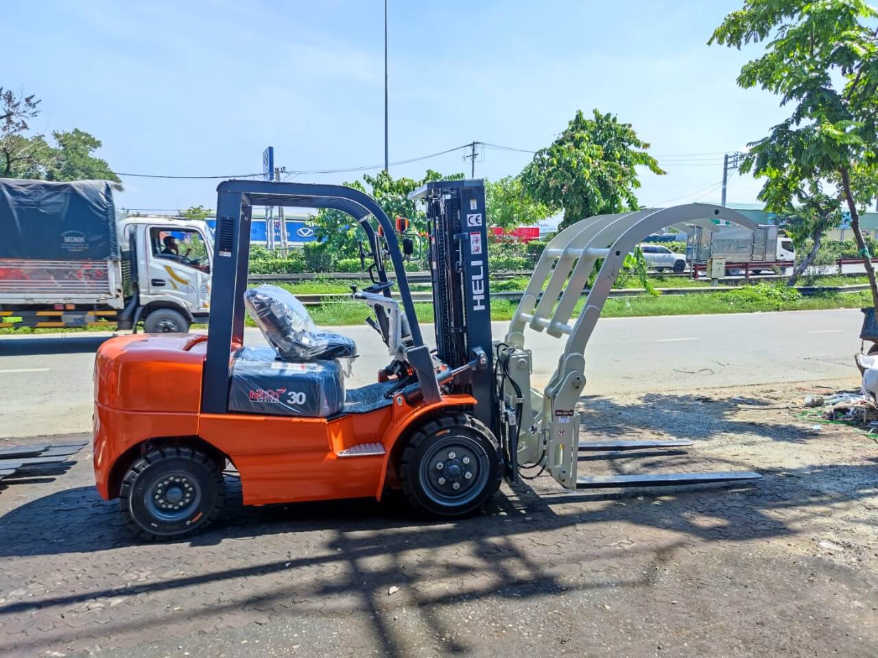 Xe nâng gắp gỗ - gắp rác Heli - Xe nâng Heli