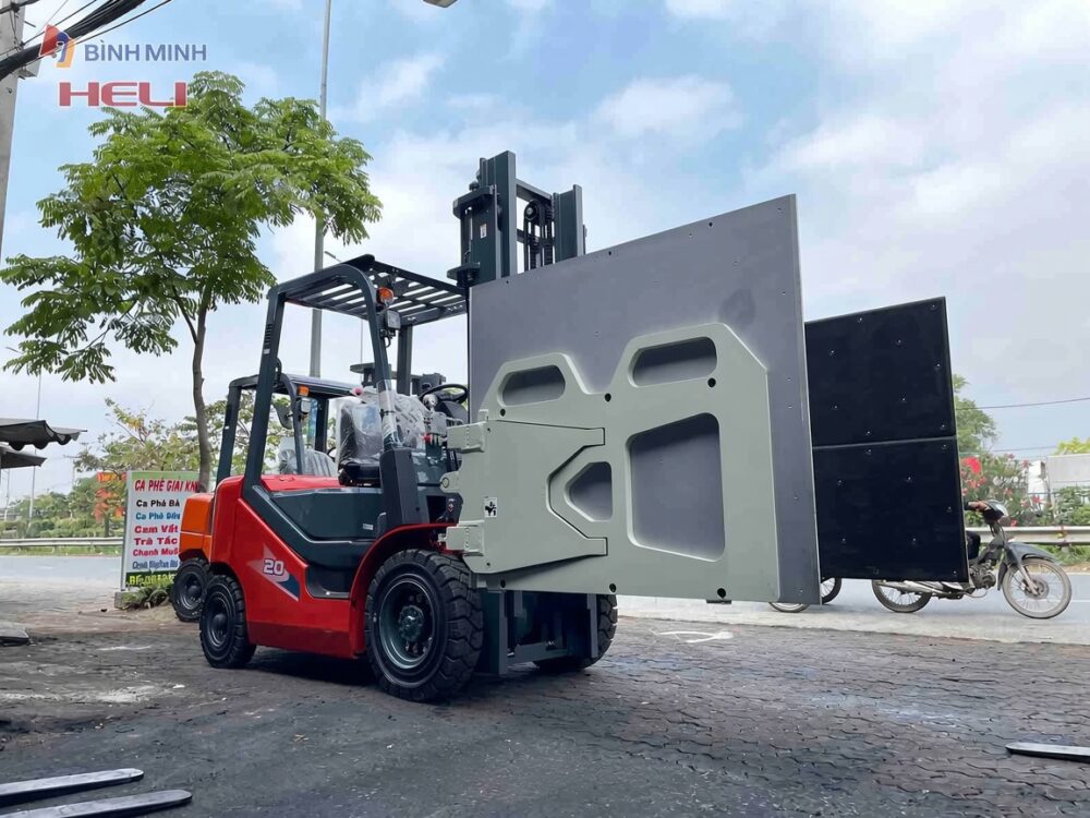 Xe Nâng Kẹp Thùng Carton
